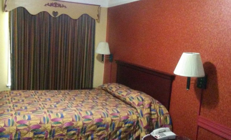 Redford Inn & Jacuzzi Suites (Redford Motel) - From Web Listing